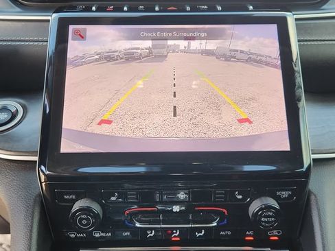 Used 2021 Jeep Grand Cherokee L Limited AWD/4WD image 17