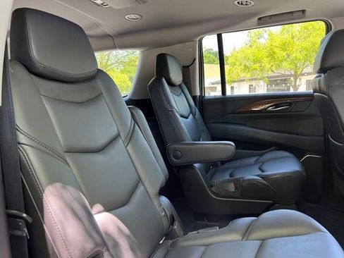 Used 2018 Cadillac Escalade ESV Premium Luxury RWD image 21