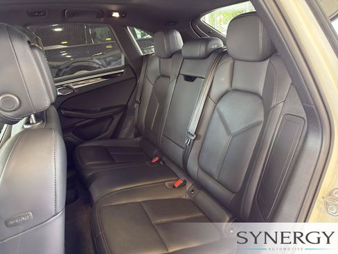 Used 2023 Porsche Macan AWD/4WD image 29