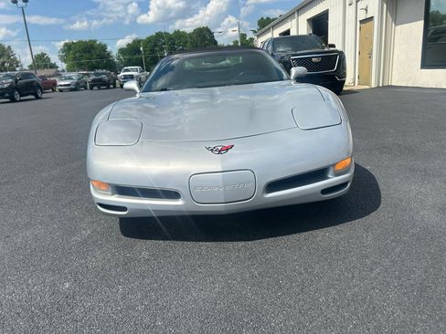 Used 1998 Chevrolet Corvette Convertible RWD image 2