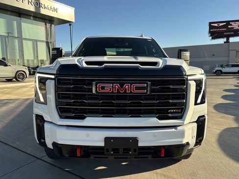 Used 2025 GMC Sierra 2500 AT4 image 2