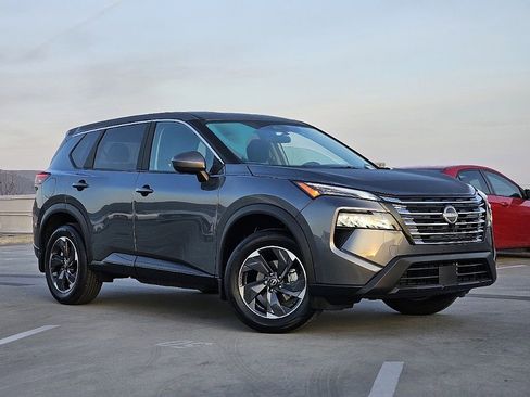Used 2026 Nissan Rogue SV FWD image 4