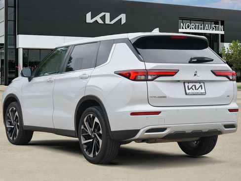 Used 2023 Mitsubishi Outlander SE FWD image 4