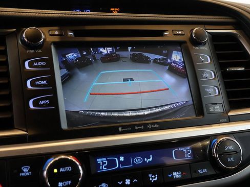 Used 2018 Toyota Highlander SE w/ Protection Package #3 image 32