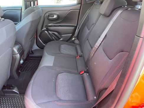 Used 2019 Jeep Renegade Trailhawk w/ Cold Weather Group II AWD/4WD image 7