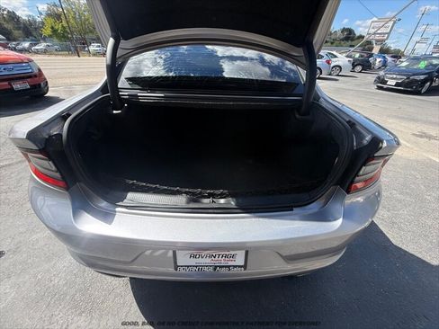 Used 2015 Dodge Charger SXT RWD image 13