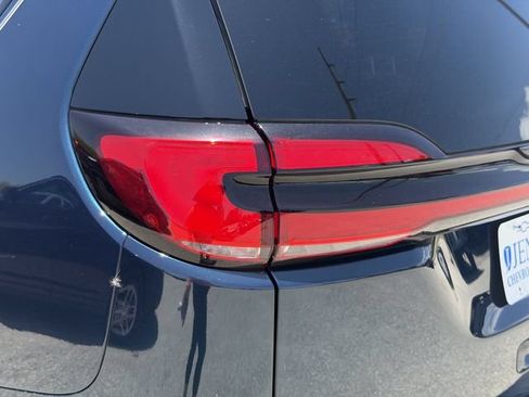 Used 2022 Chrysler Pacifica Touring-L w/ Uconnect Theater Family Group AWD/4WD image 14