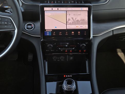 New 2025 Jeep Grand Cherokee Limited image 21