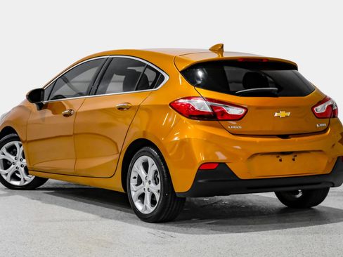 Used 2017 Chevrolet Cruze Premier w/ Enhanced Convenience Package FWD image 8