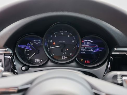 Certified 2025 Porsche Macan image 15