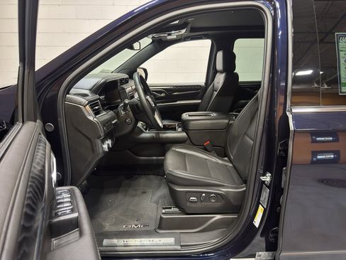 Used 2024 GMC Yukon XL Denali AWD/4WD image 19