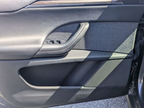 Used 2023 Tesla Model X image 11