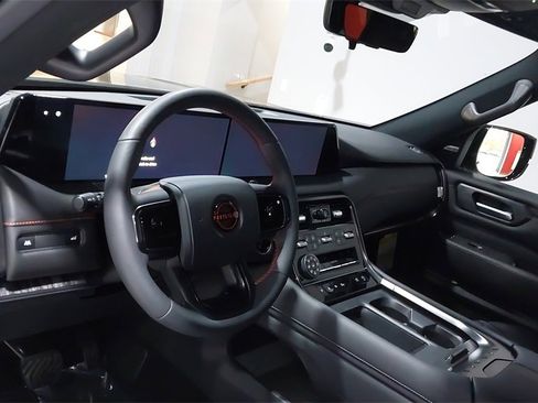 Used 2025 Nissan Armada PRO-4X image 20