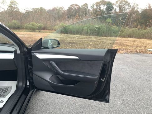 Used 2021 Tesla Model 3 Standard Range Plus image 28