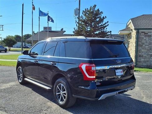 Used 2021 Ford Expedition XLT image 3