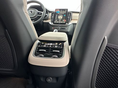 Used 2026 Volvo XC90 B6 Plus w/ Protection Package Premier AWD/4WD image 12