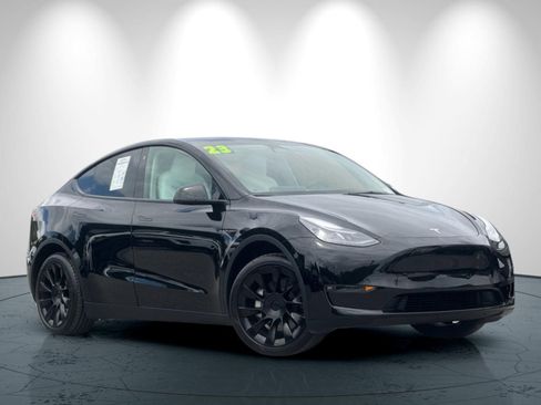 Used 2023 Tesla Model Y Long Range AWD/4WD image 2