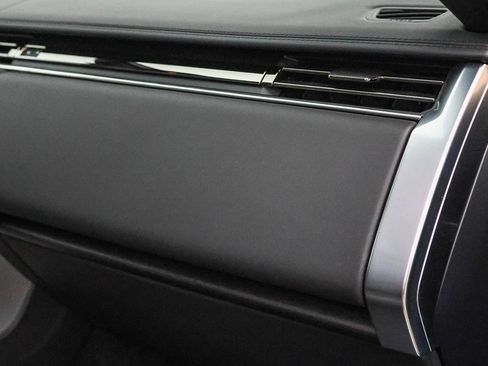 New 2025 Land Rover Range Rover Long Wheelbase SE image 19