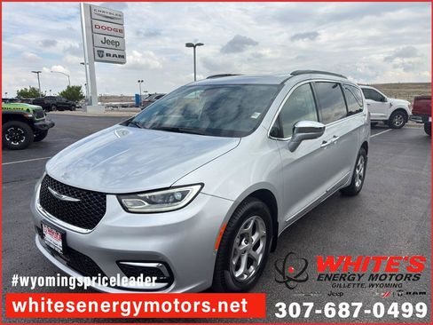 Certified 2022 Chrysler Pacifica Limited w/ Uconnect Theater Family Group AWD/4WD image 1