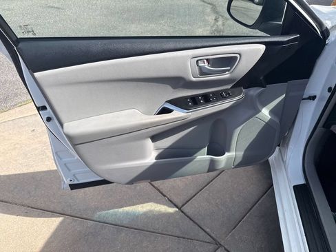 Used 2017 Toyota Camry LE FWD image 20