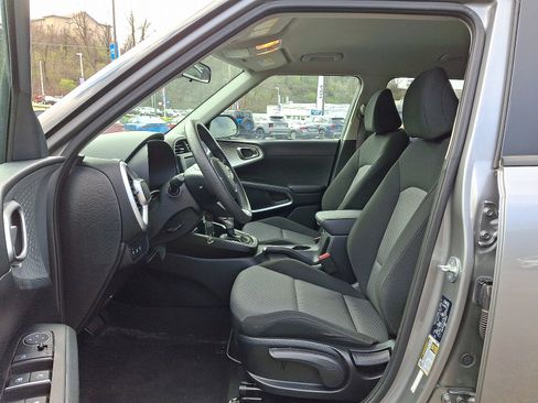 Used 2024 Kia Soul LX FWD image 13