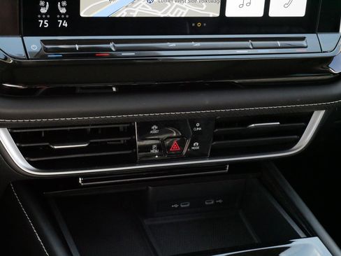 Certified 2024 Volkswagen Atlas SEL Premium R-Line image 23