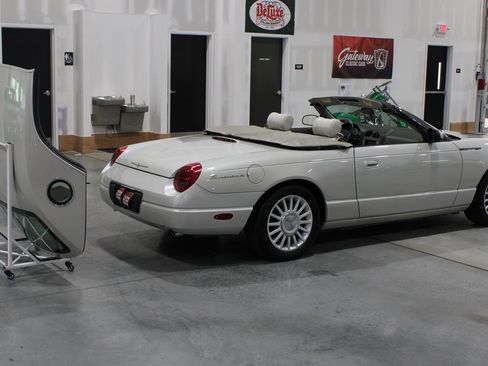 Used 2005 Ford Thunderbird 50th Anniversary RWD image 4