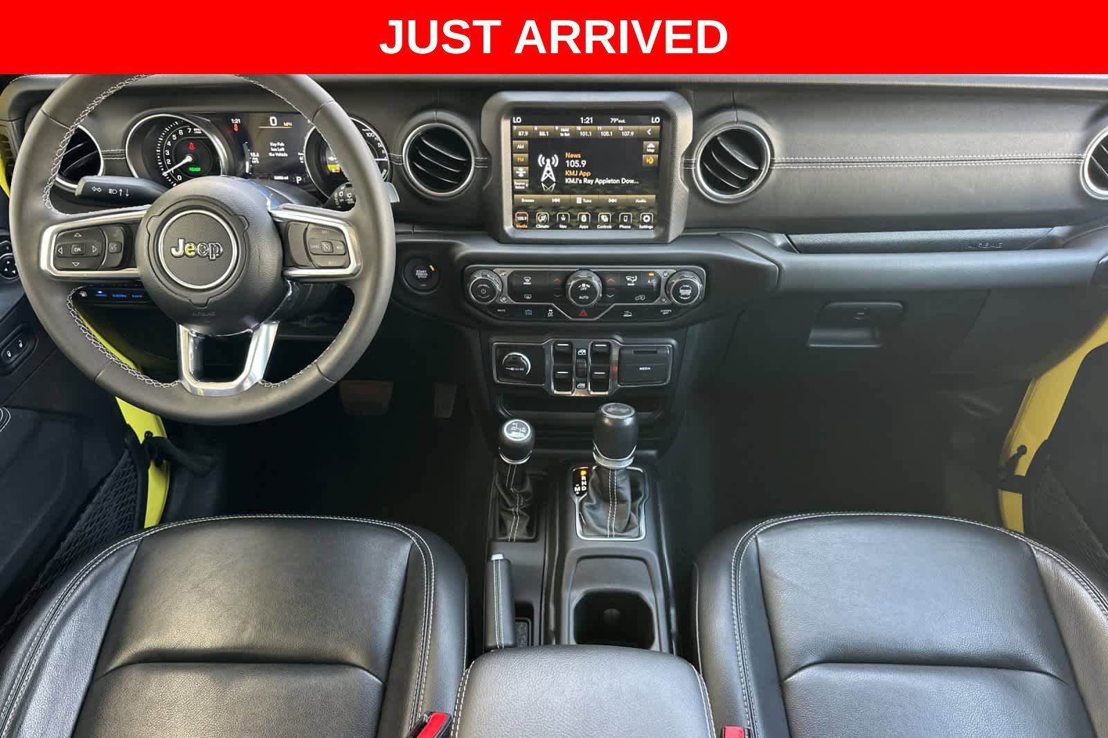 Used 2023 Jeep Wrangler Unlimited Sahara AWD/4WD image 3