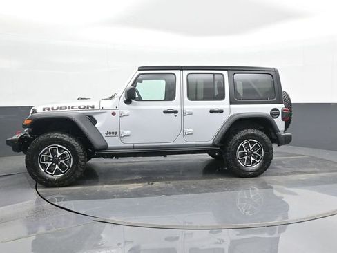 Used 2024 Jeep Wrangler Unlimited Rubicon w/ Capability Package image 9