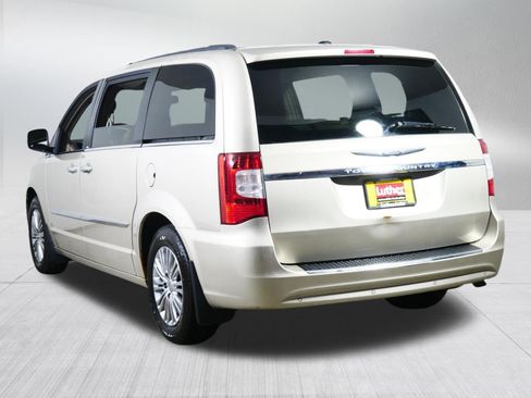 Used 2013 Chrysler Town & Country Touring-L w/ Driver Convenience Group FWD image 5