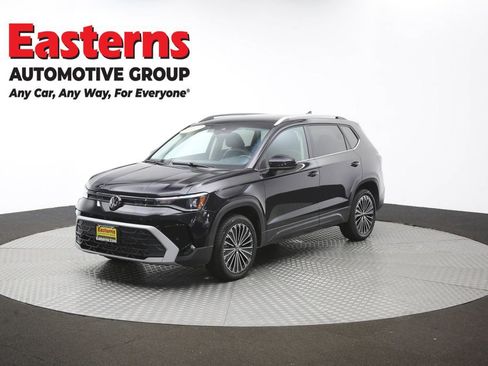 Used 2025 Volkswagen Taos SE FWD image 57