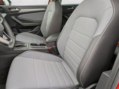 Certified 2025 Volkswagen Jetta SE w/ Sunroof Package FWD image 23