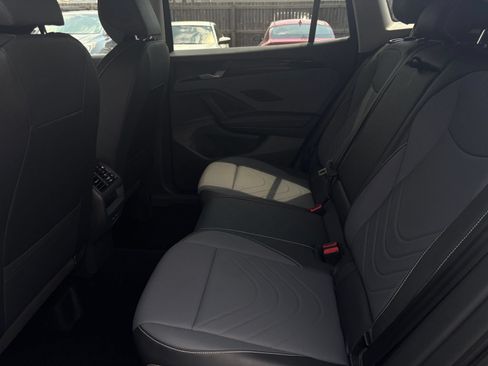 Used 2026 Volkswagen Tiguan SE AWD/4WD image 25