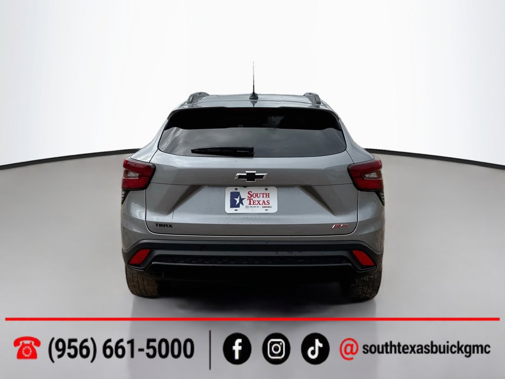 Used 2025 Chevrolet Trax RS w/ Sunroof Package FWD image 7
