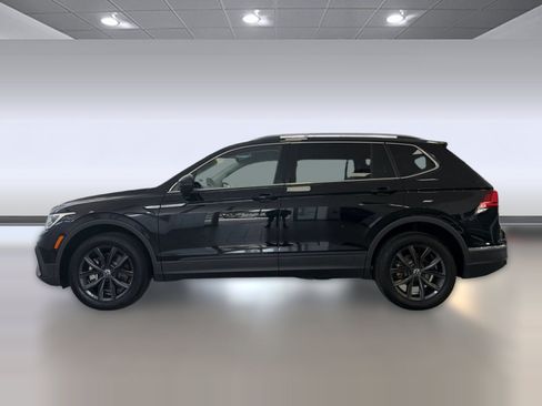 Used 2024 Volkswagen Tiguan SE FWD image 2