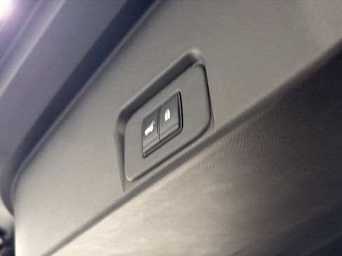 Used 2025 Nissan Rogue SV image 9