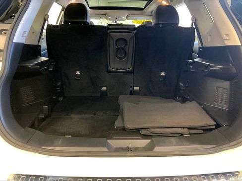 Used 2016 Nissan Rogue SL w/ SL Premium Package image 35