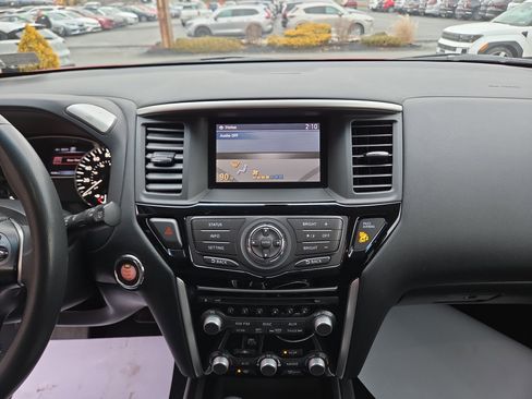 Used 2016 Nissan Pathfinder SV image 26