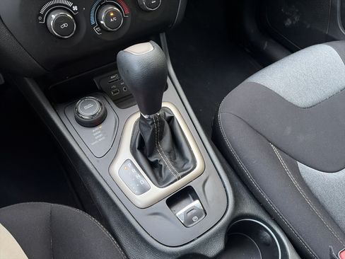 Used 2016 Jeep Cherokee Sport AWD/4WD image 32