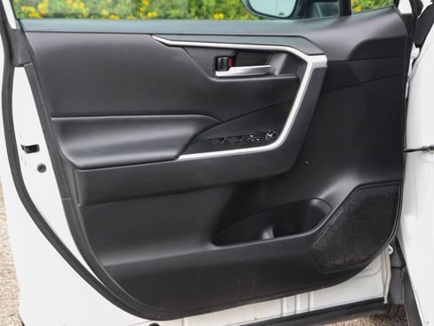 Used 2020 Toyota RAV4 XLE w/ XLE Grade Weather Package AWD/4WD image 14