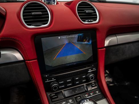 Certified 2021 Porsche 718 Boxster Spyder image 24