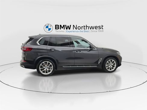 Used 2022 BMW X5 xDrive40i w/ Premium Package AWD/4WD image 4