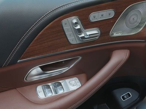 Used 2025 Mercedes-Benz GLS 580 4MATIC image 14