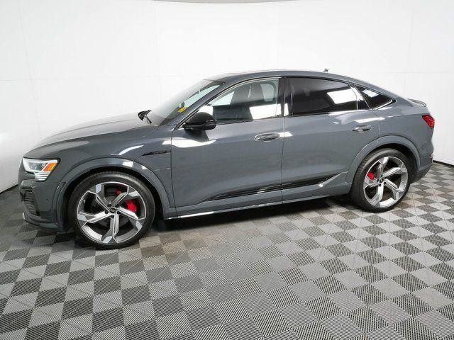 Used 2024 Audi SQ8 e-tron Premium Plus w/ Black Optic Package AWD/4WD image 34