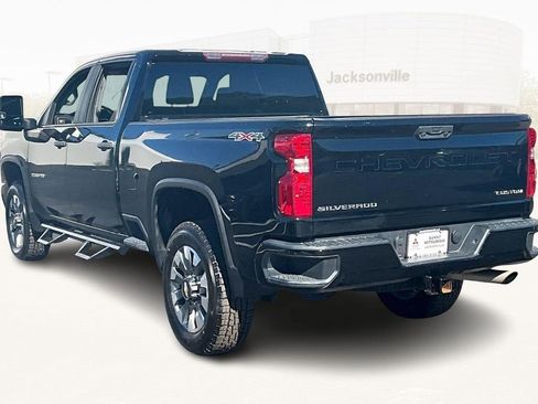 Used 2022 Chevrolet Silverado 2500 Custom w/ Custom Value Package image 4