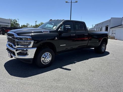 New 2026 RAM 3500 Big Horn AWD/4WD image 7