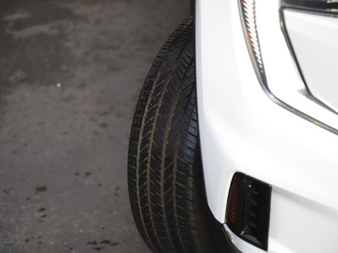 Used 2025 GMC Acadia Elevation image 5