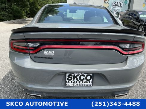 Used 2019 Dodge Charger SXT w/ Plus Group RWD image 4