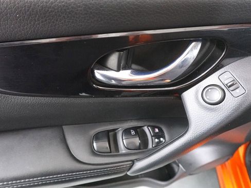 Used 2021 Nissan Rogue Sport SV image 9