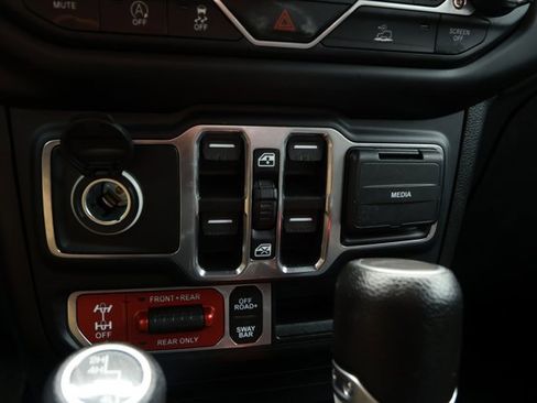 Used 2023 Jeep Gladiator Rubicon w/ Cold Weather Group image 19